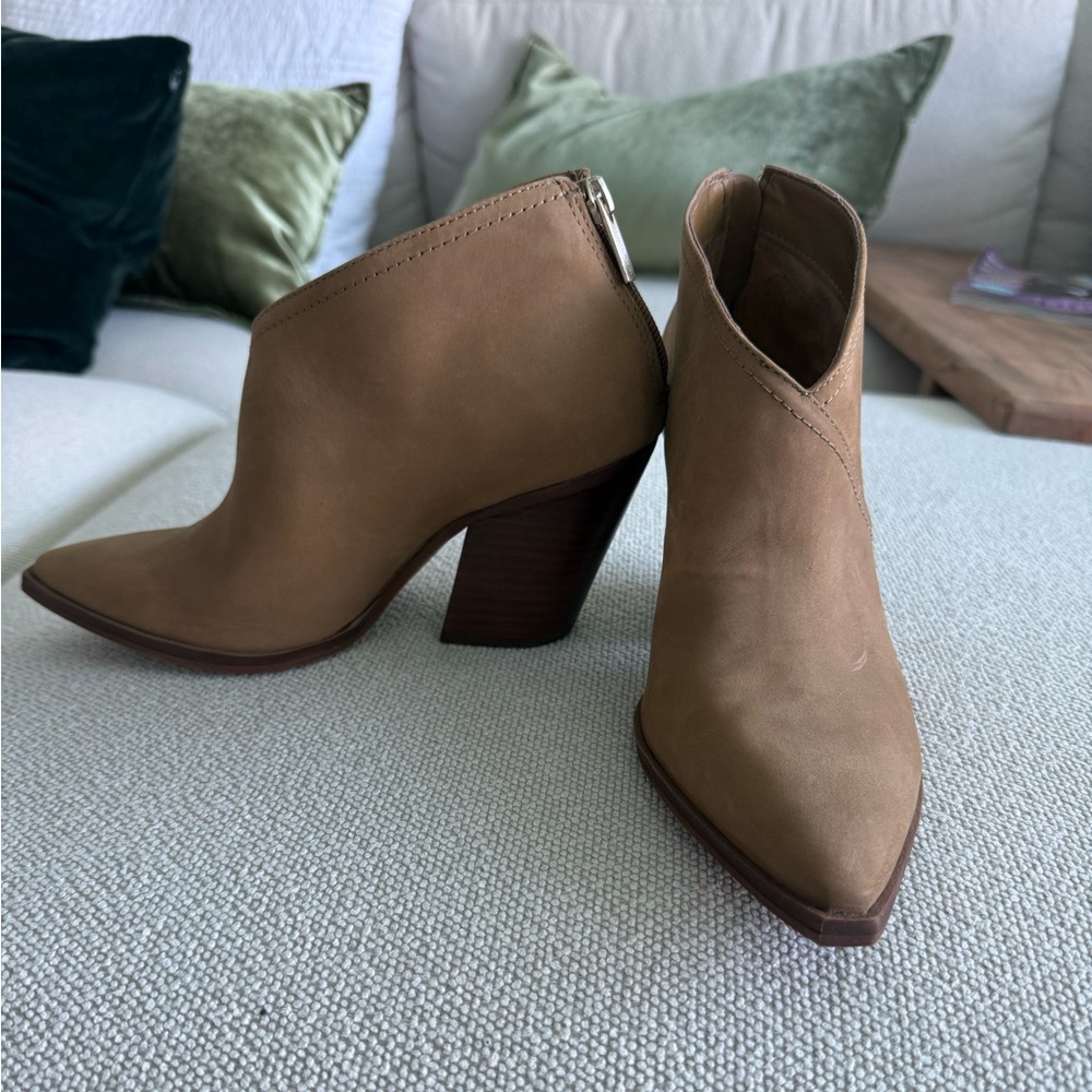 Womens's Vince Camito Tan Ankle Boots 6.5